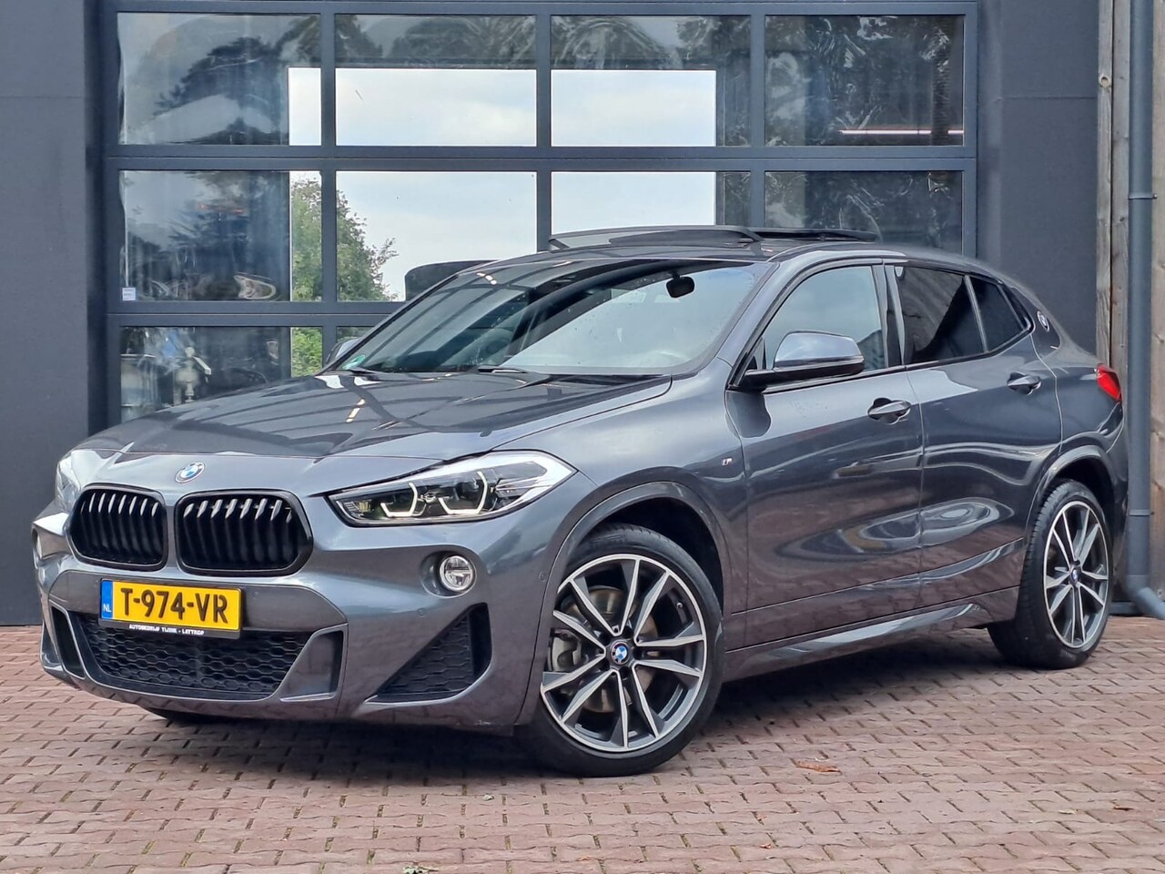 BMW X2 - sDrive20i High Executive M Sport 192PK | Pano | Trekhaak | LED | Stoelverwarming | ACC | V - AutoWereld.nl