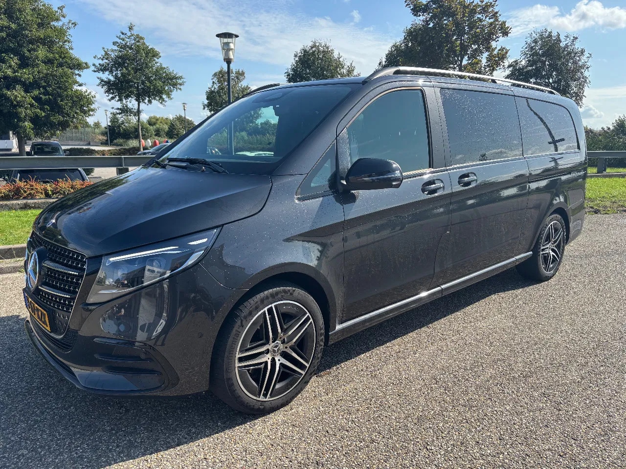 Mercedes-Benz V-klasse - 300 d L3H1 AMG Dubbelcabine Airmatic Automaat Airco Navi - AutoWereld.nl