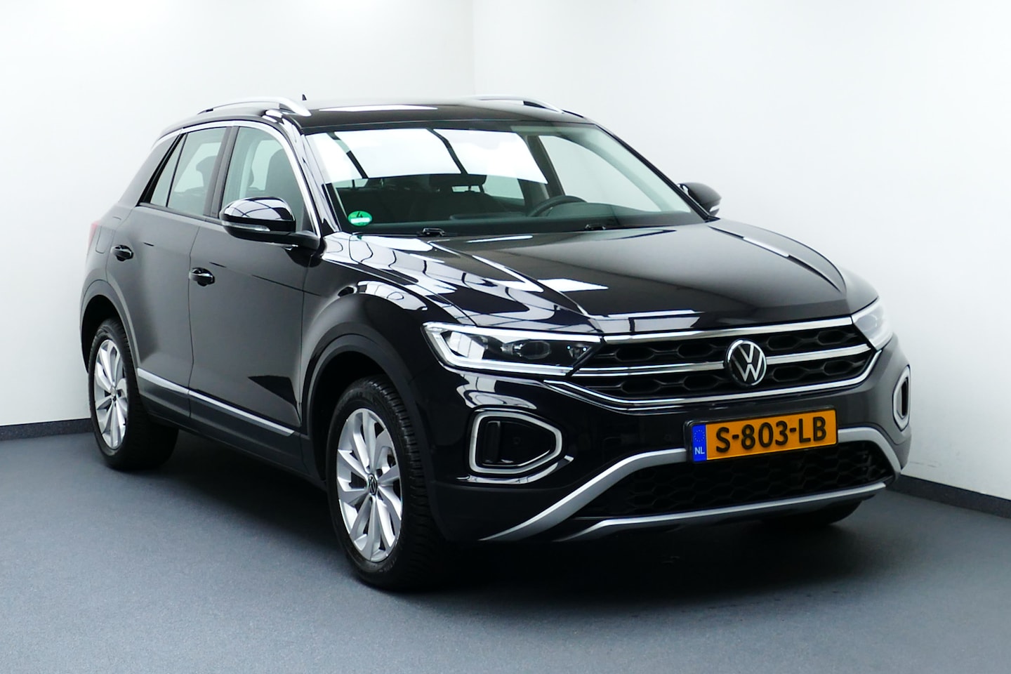 Volkswagen T-Roc - 1.5 150pk TSI Business+. Camera, Virtual Cockpit, Adaptief Cruise, Clima, Haak 1500kg - AutoWereld.nl