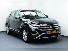 Volkswagen T-Roc - 1.5 150pk TSI Business+. Camera, Virtual Cockpit, Adaptief Cruise, Clima, Haak 1500kg