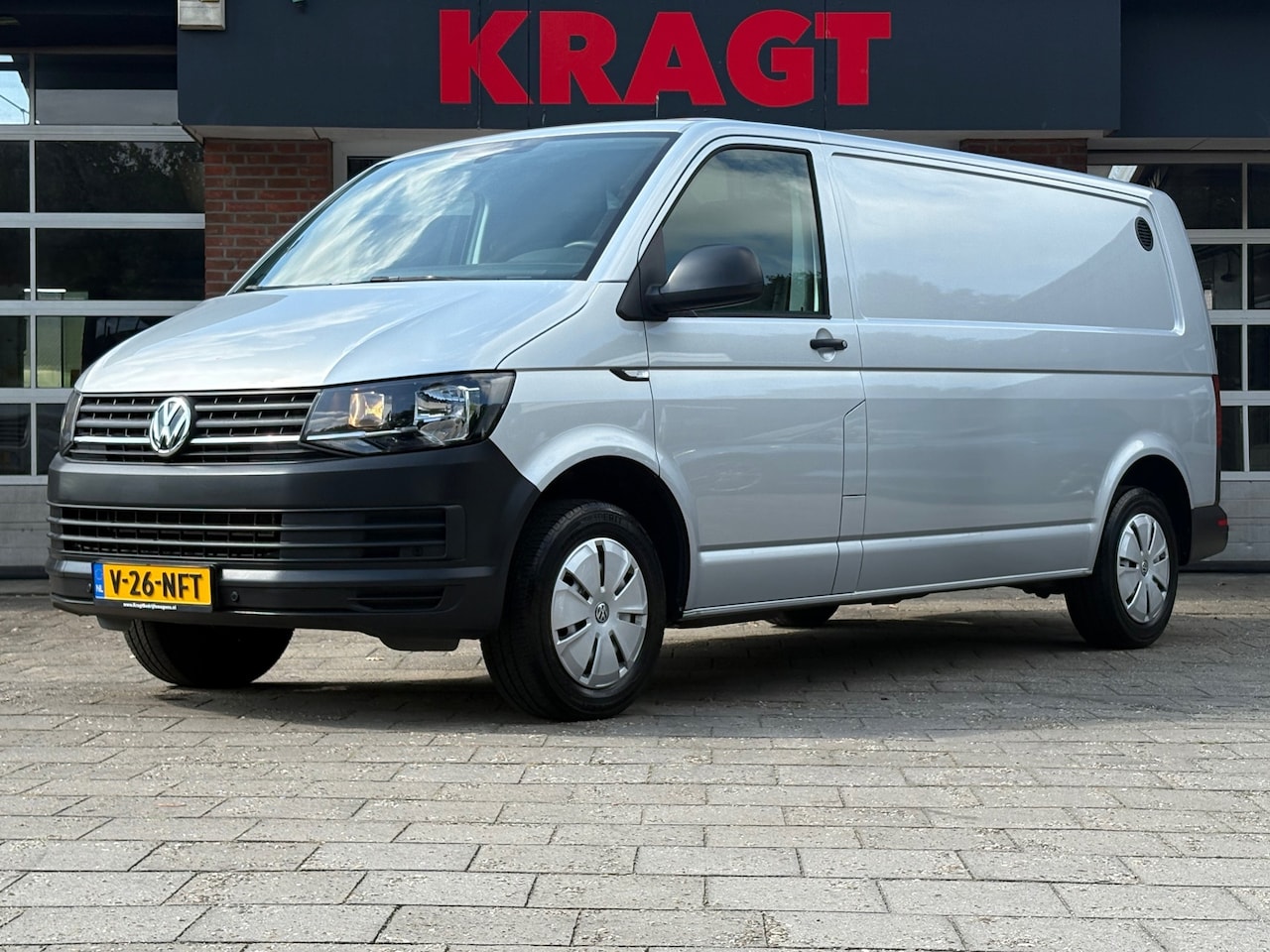 Volkswagen Transporter - 150 PK|EURO6|airco|navigatie|stoelverwarming|drie zitplaatsen|bluetooth|parkeersensoren - AutoWereld.nl