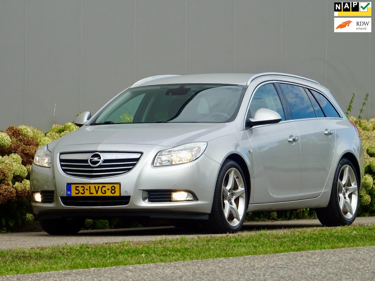 Opel Insignia Sports Tourer - 2.0 T Sport /// Sportstoelen / Leer / NL / Trekhaak - AutoWereld.nl