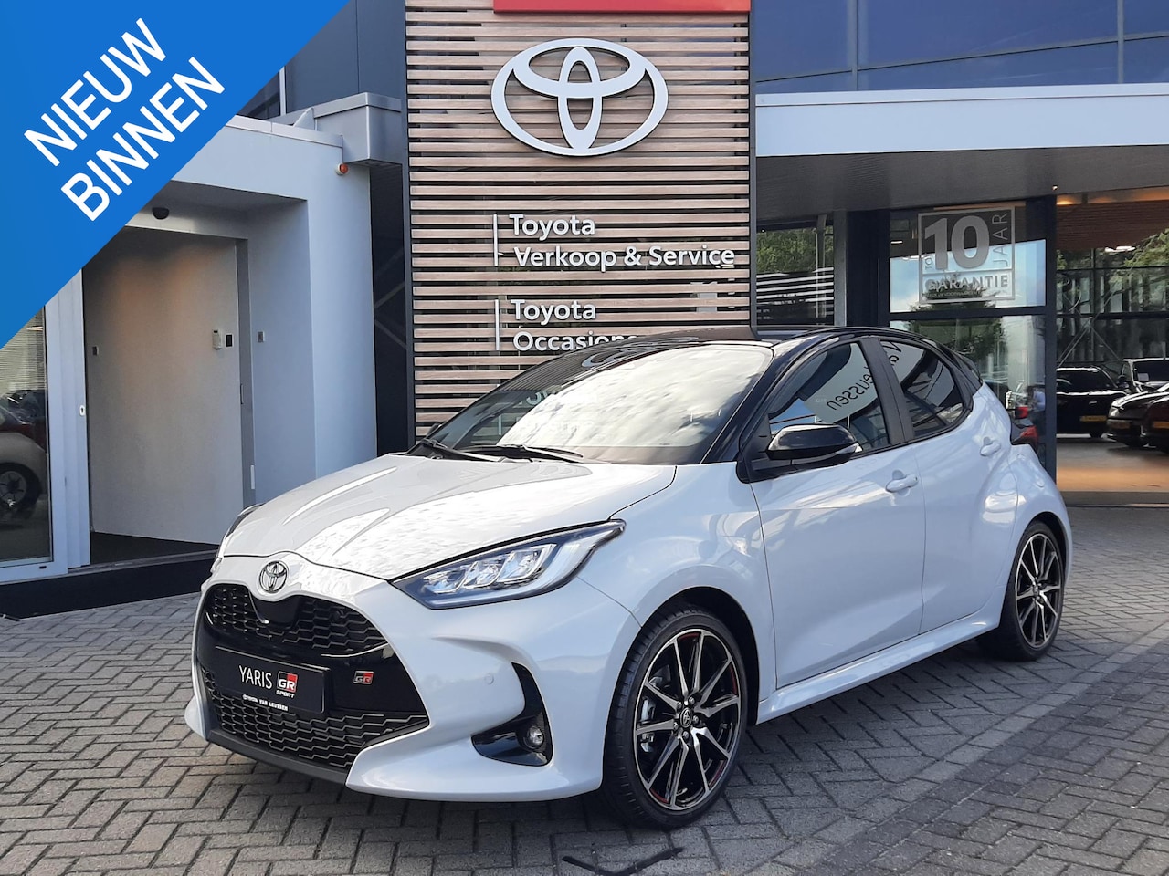 Toyota Yaris - 1.5 Hybrid 130 GR Sport NIEUW DIRECT LEVERBAAR PANO JBL-AUDIO BLIND SPOT 18'' STUUR/STOELV - AutoWereld.nl