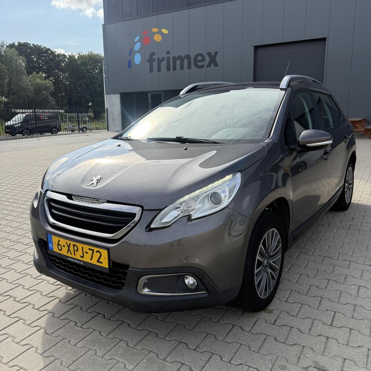 Peugeot 2008 - 1.2 Allure | Panoramadak | Navi | NW APK ! - AutoWereld.nl