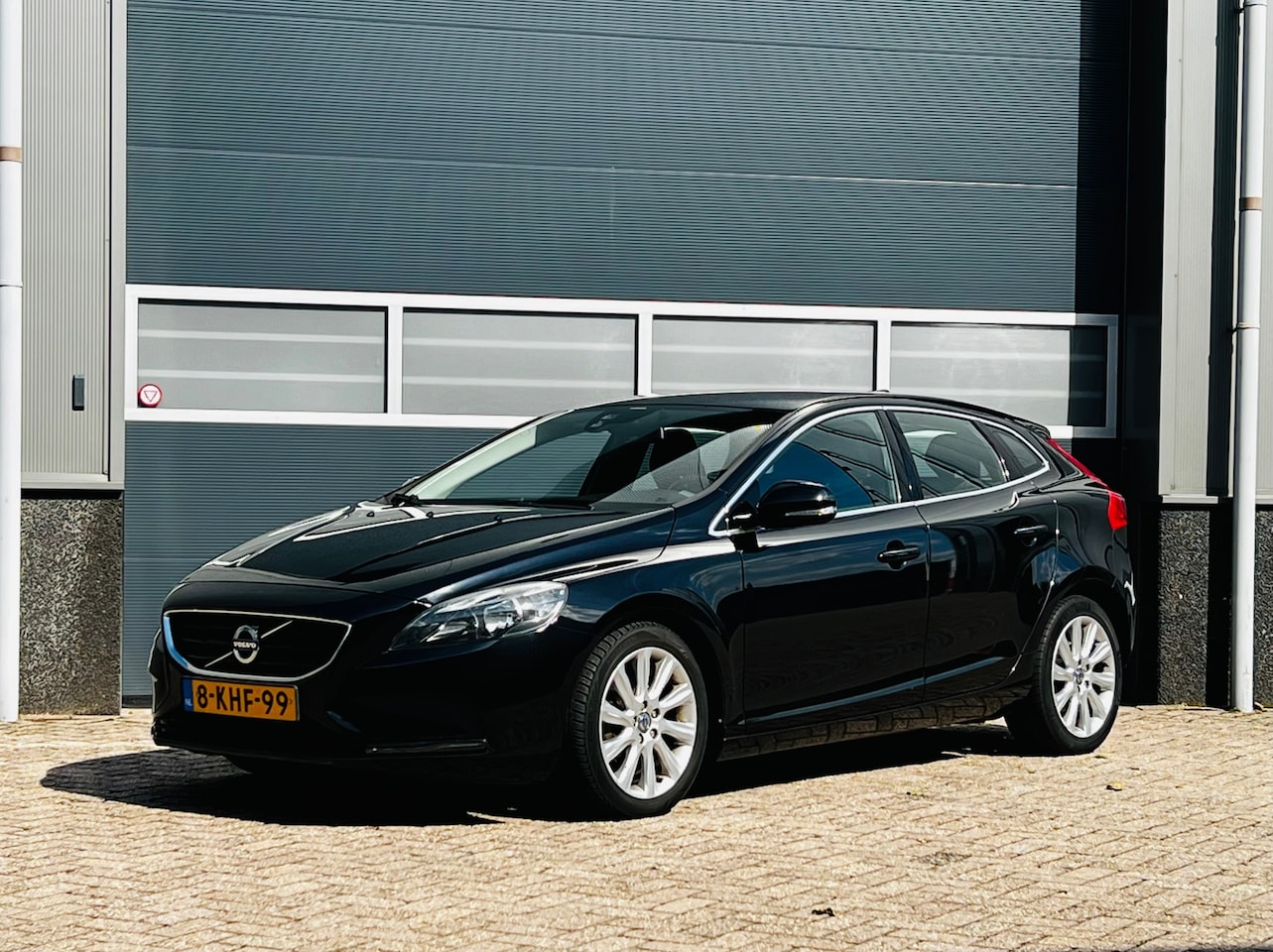 Volvo V40 - 1.6 D2 Momentum bj.2013 Pano|Navi|Camera|Nap - AutoWereld.nl