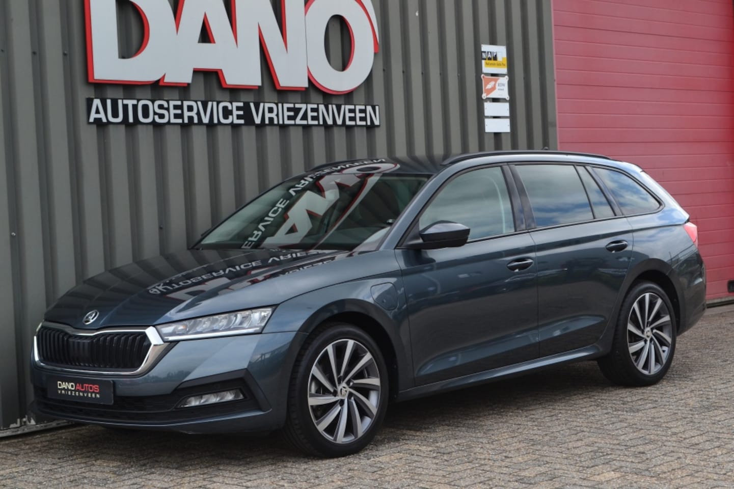 Skoda Octavia Combi - 1.4 TSI iV Business Edition LED/Carplay/18'' inch - AutoWereld.nl
