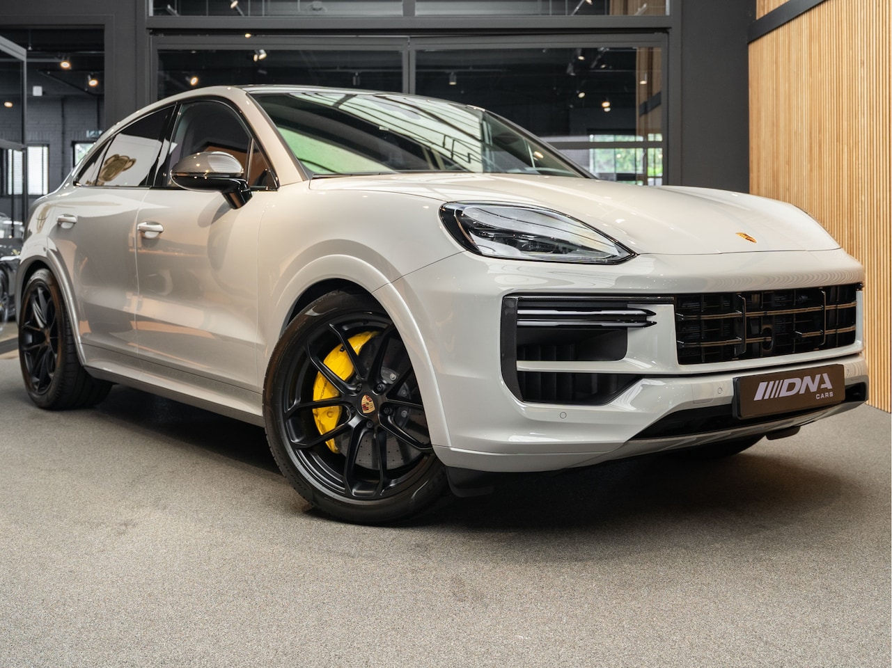 Porsche Cayenne Coupé - Turbo E-Hybrid Carbon Sport Uitlaat 4.0 Turbo E-Hybrid Keramisch - AutoWereld.nl