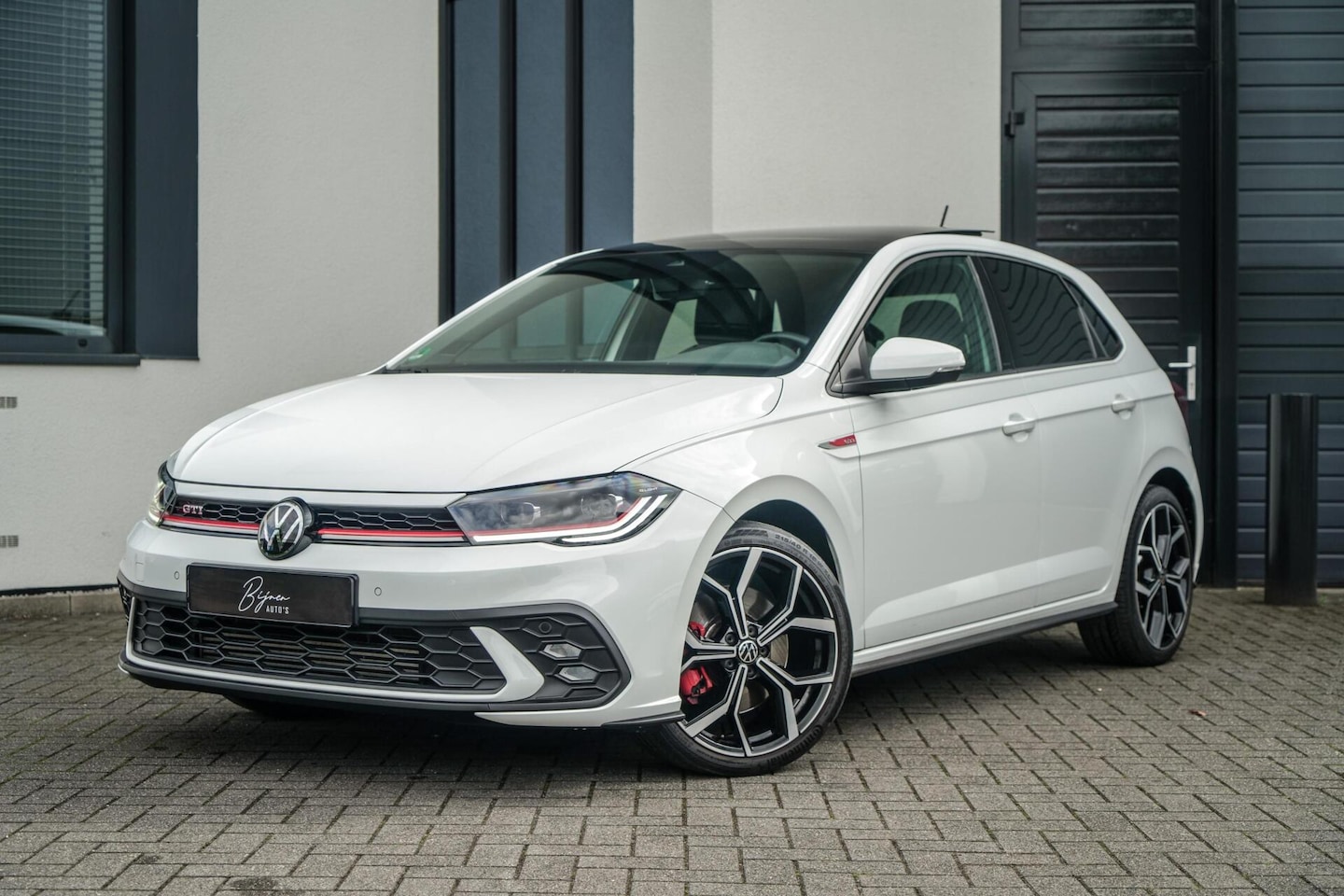 Volkswagen Polo - 2.0 TSI GTI PANO / CARPLAY / 18 inch - AutoWereld.nl