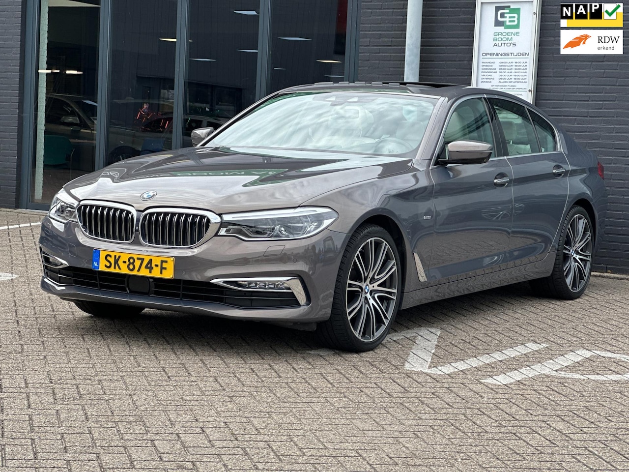 BMW 5-serie - 520i High Executive/2E EIG/LEDER/PANO-DAK/CAMERA/NAVI/NL-AUTO NAP!! - AutoWereld.nl