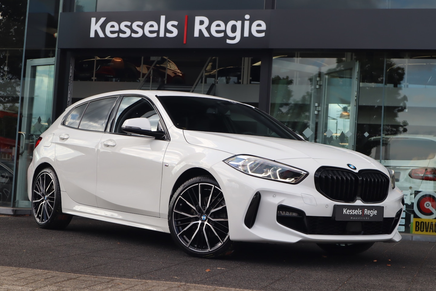 BMW 1-serie - 118i M-sport H&K CarPlay Sensoren DAB Stoelverwarming - AutoWereld.nl