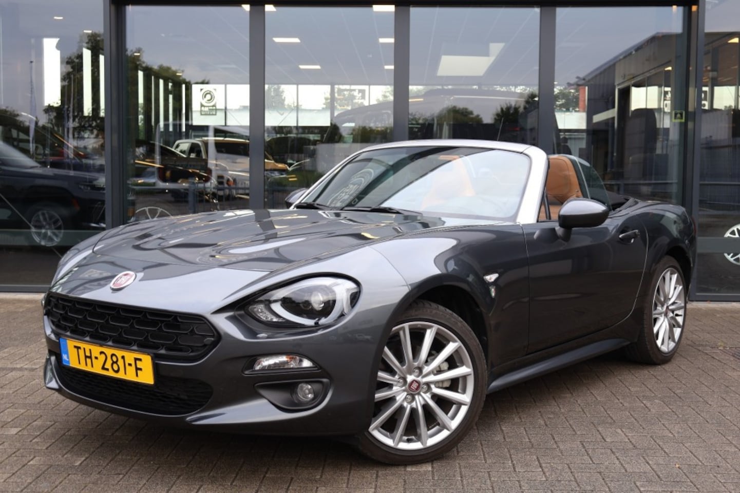 Fiat Spider - 1.4 M-AIR T LUSSO, Camera, Navigatie PDC stoelverwarming Nederlands Auto (NAP) - AutoWereld.nl