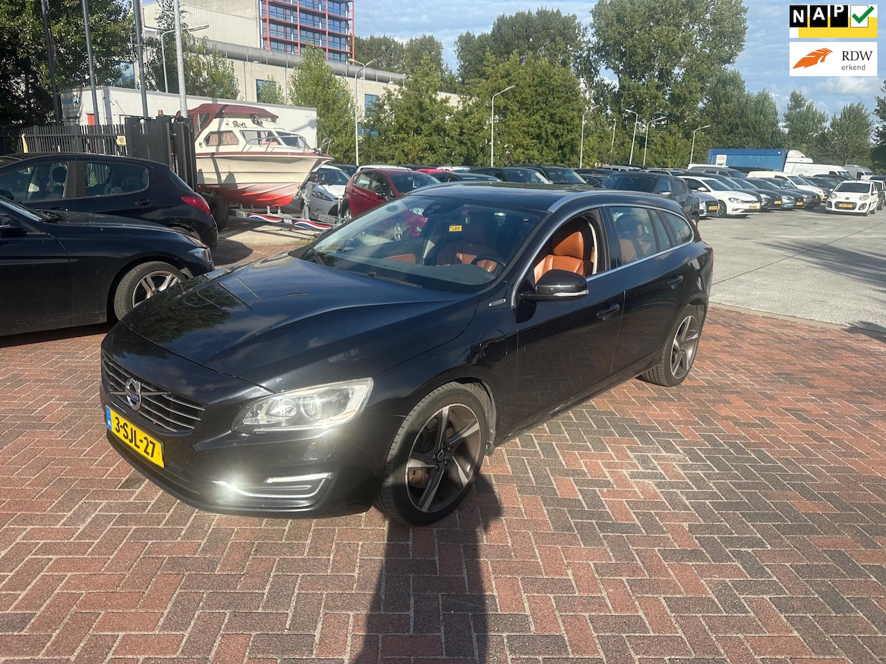 Volvo V60 - 2.4 D6 AWD Plug-In Hybrid Summum Airco! Leder! Zwart! 260DKM NAP! - AutoWereld.nl