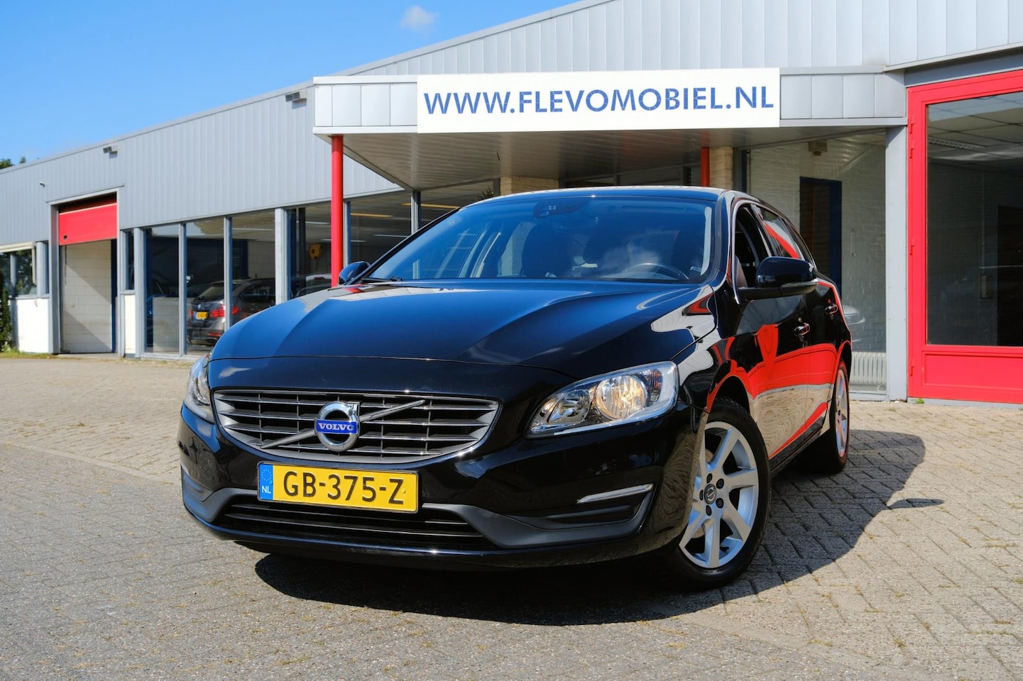 Volvo V60 - 1.6 T3 Momentum Aut. Navi|LMV|Clima|PDC - AutoWereld.nl