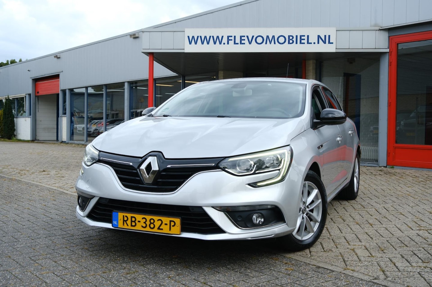 Renault Mégane - 1.5 dCi Eco2 Limited Navi|Trekhaak|Clima|PDC|LMV - AutoWereld.nl