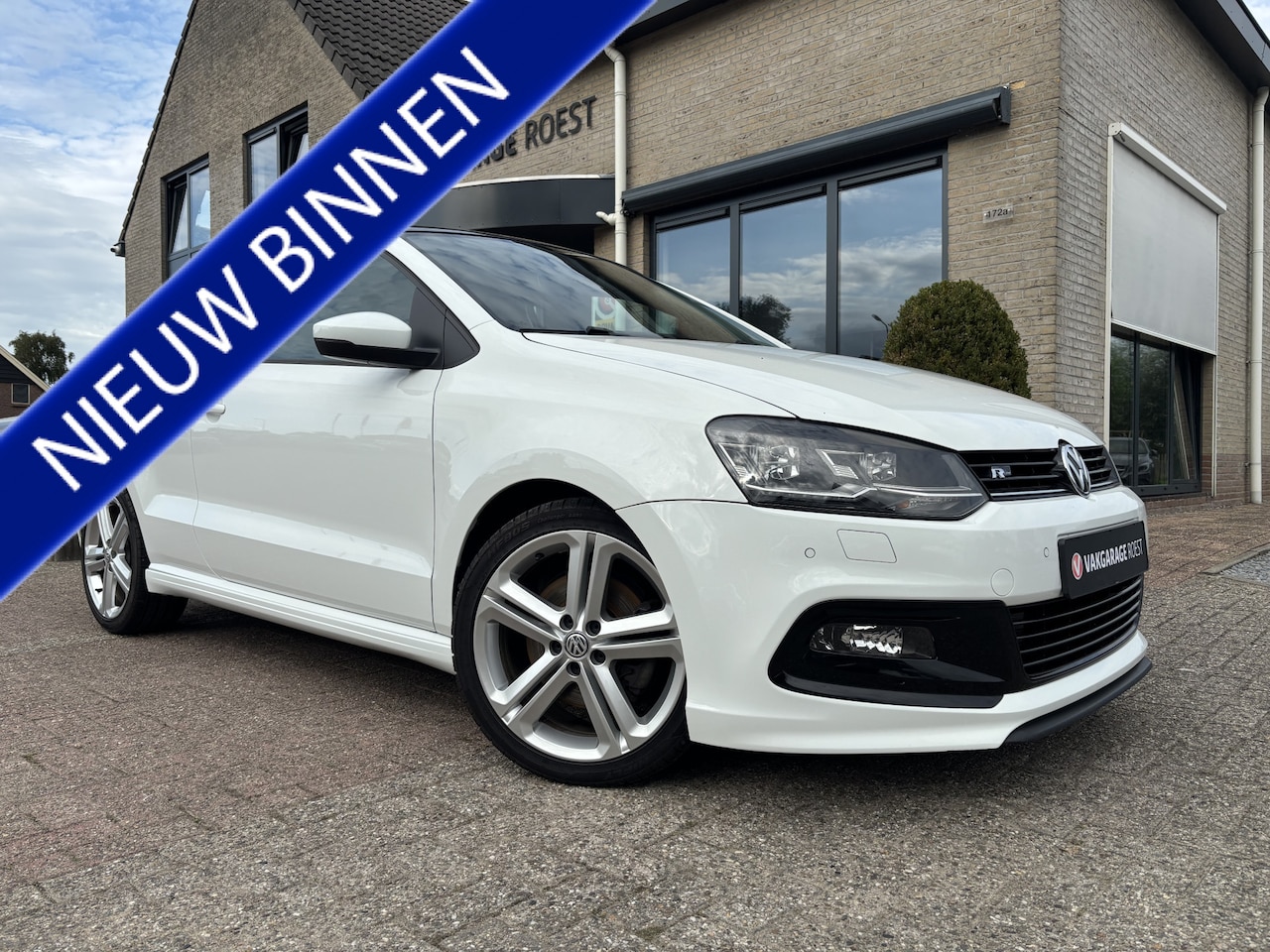 Volkswagen Polo - 3DRS 1.2 TSI R-Line Automaat Spoilers / Navigatie / Panoramadak - AutoWereld.nl