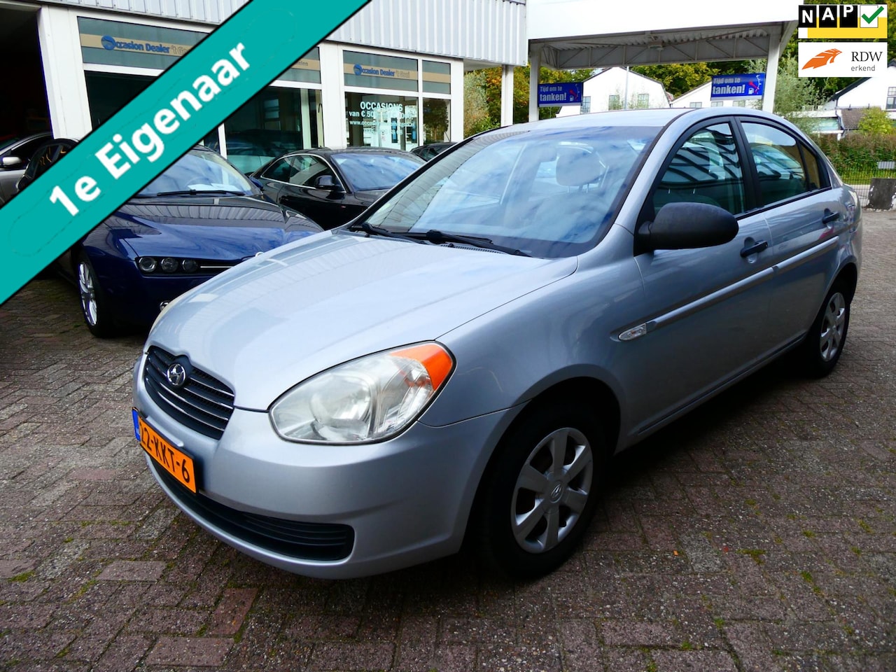 Hyundai Accent - 1.4i Dynamic 97pk Sedan Airco Trekhaak 1100kg. 1e eigenaar - AutoWereld.nl