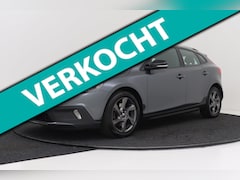 Volvo V40 Cross Country - 1.6 T4 Momentum | Trekhaak | Panoramadak | Dealer Ond. | Org NL | Camera | BLIS | Navigati