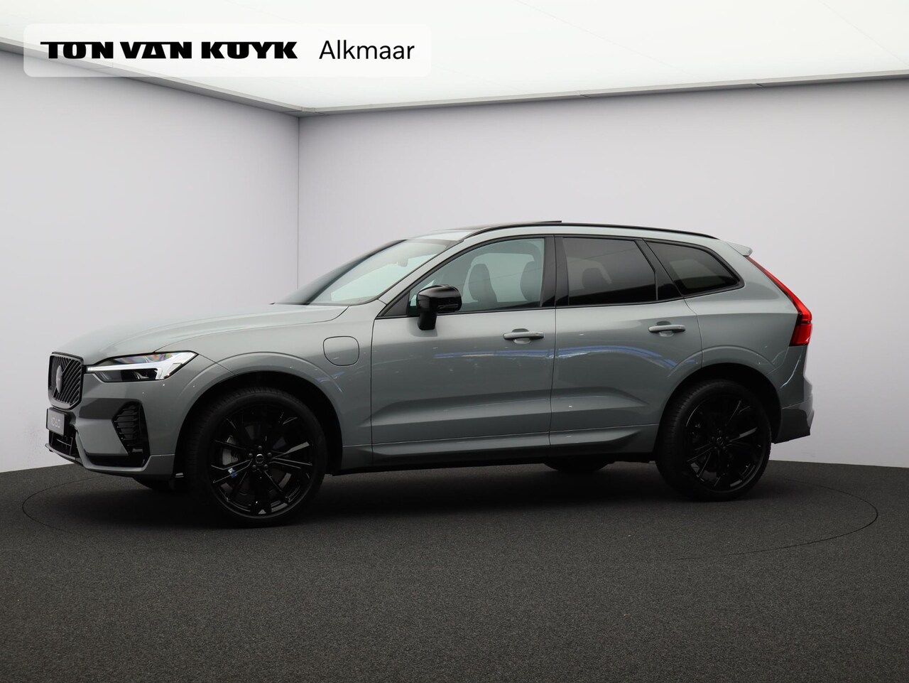 Volvo XC60 - 2.0 T6 Plug-in hybrid AWD Plus Black Edition / Panoramadak / Harman kardon / Elektrische S - AutoWereld.nl