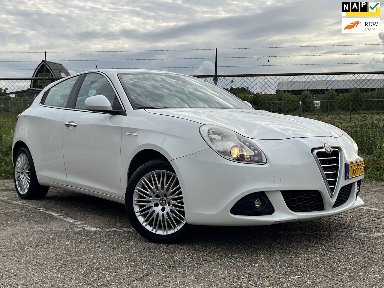 Alfa Romeo Giulietta - 1.4 T Distinctive 170PK! Super netjes! - AutoWereld.nl