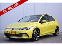 Volkswagen Golf - 2.0 TDI Life Business Pano/dak Priv/Glass Stoelverwarming 19' R-LMV
