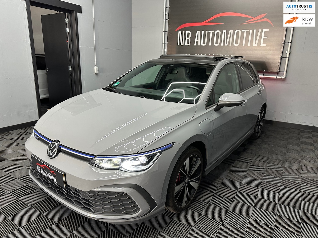 Volkswagen Golf - 8 GTE eHybrid Nardo Pano Headup - AutoWereld.nl