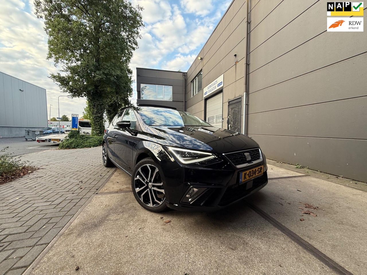 SEAT Ibiza - 1.0 TSI Business ,Pano/Nap/Lmv/Clima - AutoWereld.nl