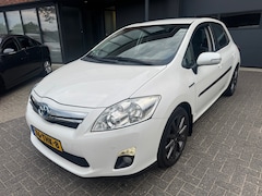 Toyota Auris - 1.8 Full Hybrid Executive NAVI LEDER CAMERA TREKHAAK CRUISE ORIG NL NAP