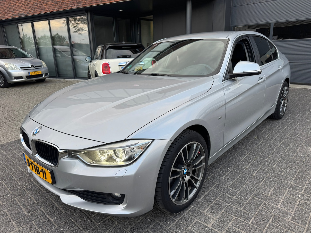BMW 3-serie - 316i Executive AUTOMAAT LED DEALER ONDERHOUDEN ORIG NL NAP - AutoWereld.nl
