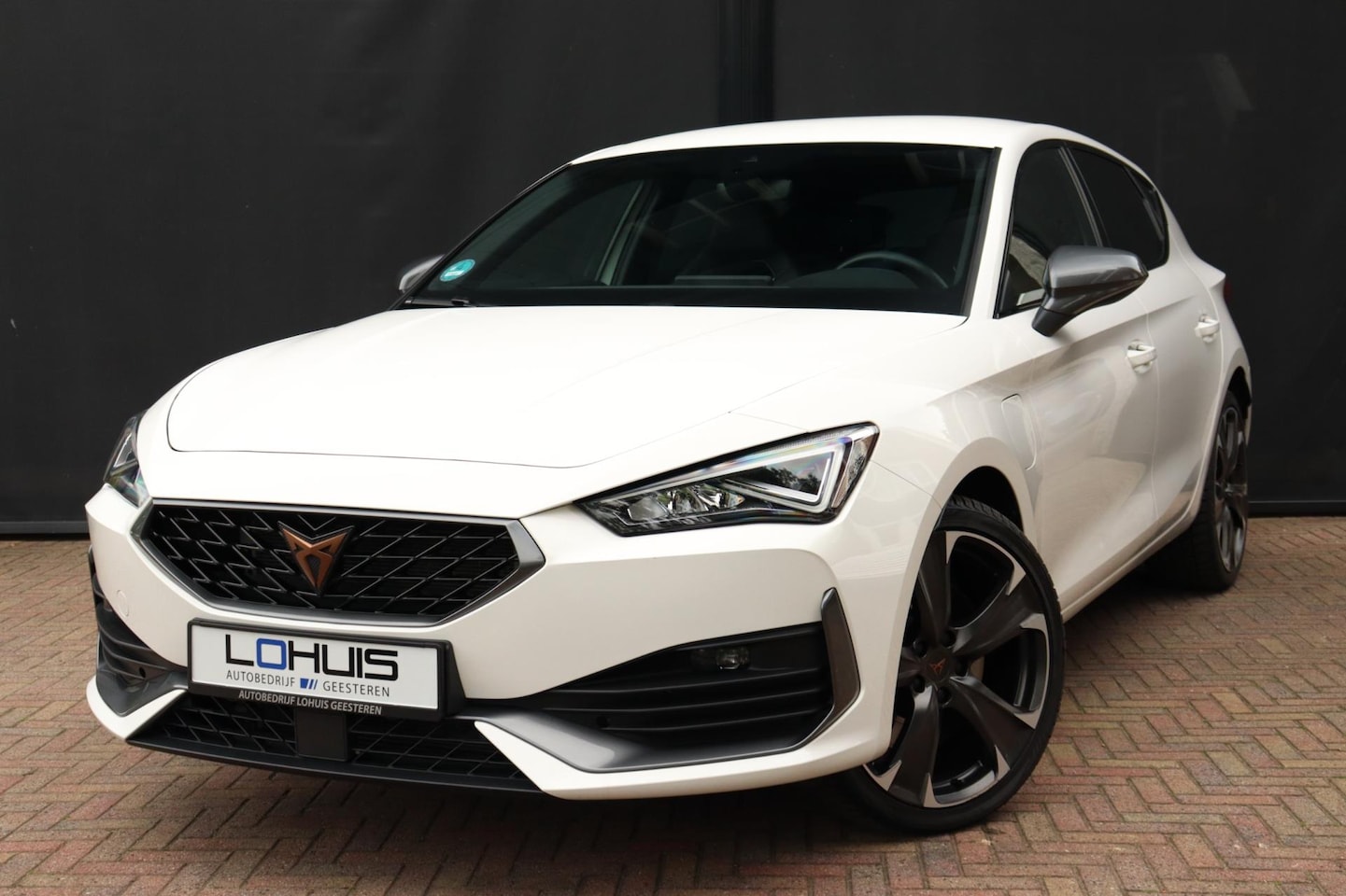 CUPRA Leon - 1.4 e-Hybrid VZ 245PK | Keyless | ACC | Ambient | Stuurwielverw. | Carplay - AutoWereld.nl
