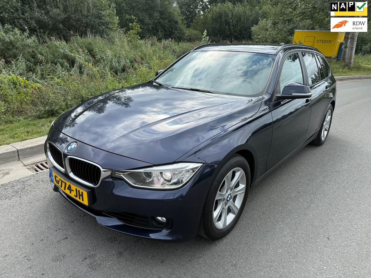 BMW 3-serie Touring - 320i AUTOMAAT/LEDER INTERIEUR/BREEDBEELD NAVIGATIE/XENON/NIEUWE APK!! LEUKE AUTO RIJDT EN - AutoWereld.nl