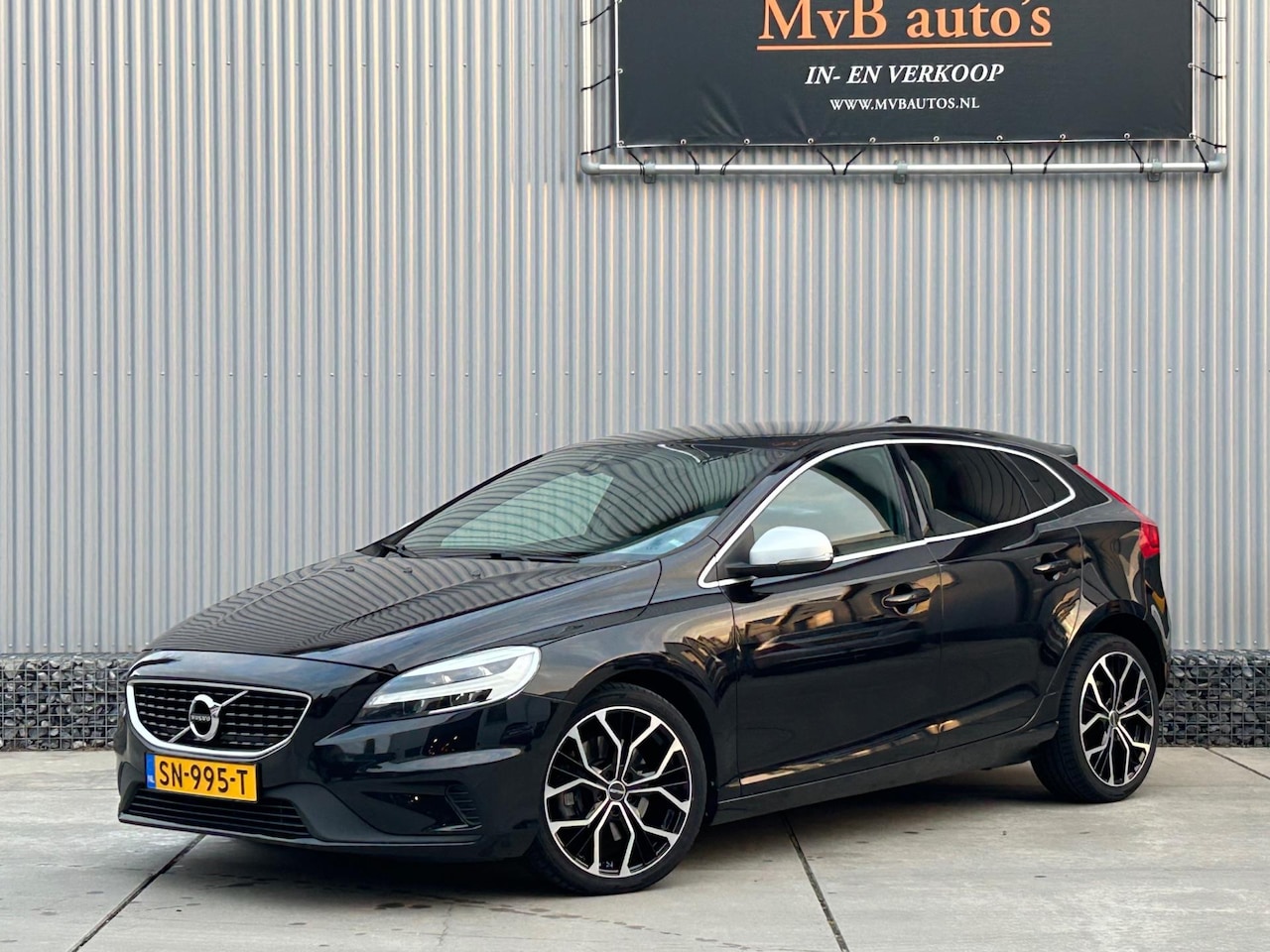 Volvo V40 - 2.0 T4 Business Sport R-Design, 190 PK, Automaat, Zeer goed onderhouden - AutoWereld.nl