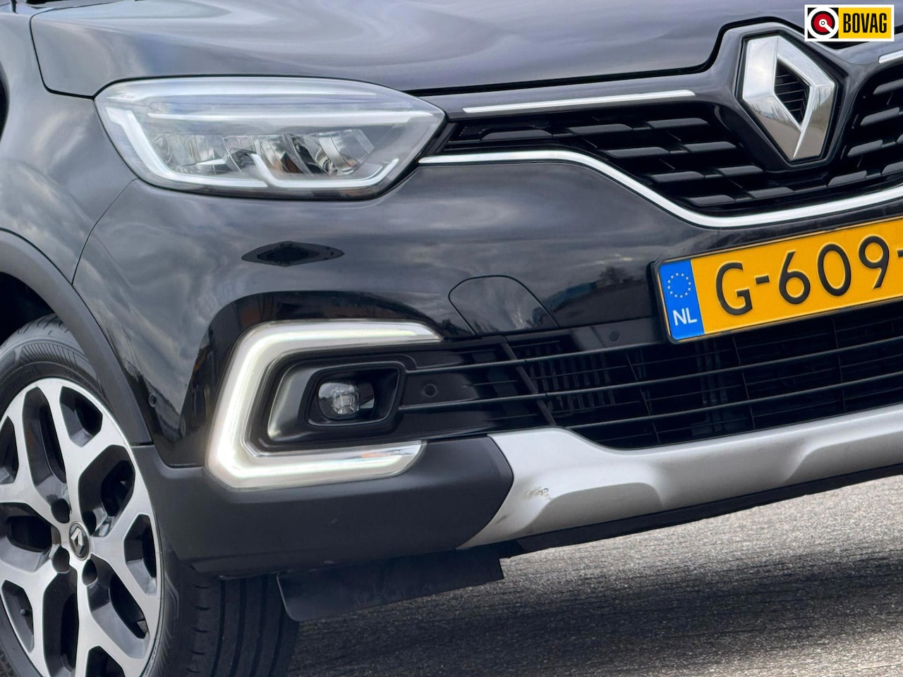 Renault Captur - 0.9 TCe Intens | Noir Etoile | 1ste eigenaar/CAM/LED/Trekhaak/360PDC/Halfleder/Dodehoek - - AutoWereld.nl