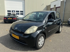 Daihatsu Sirion 2 - 1.0-12V Trend | Elek-Pakket