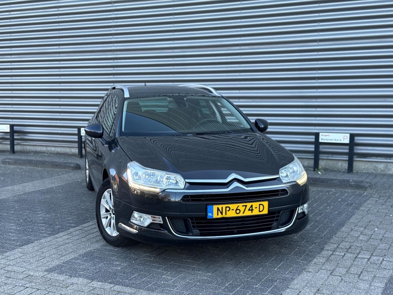 Citroën C5 Tourer - 1.6 e-HDi Business (bj 2015) AUTOMAAT|CAMERA|FACELIFT - AutoWereld.nl