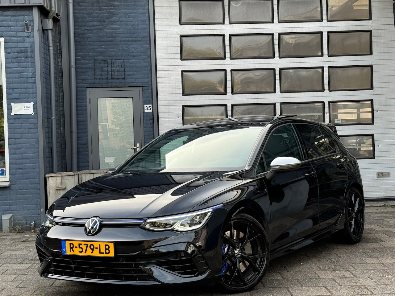 Volkswagen Golf - 2.0 TSI R 4Motion | Camera | Navi | Pano - AutoWereld.nl