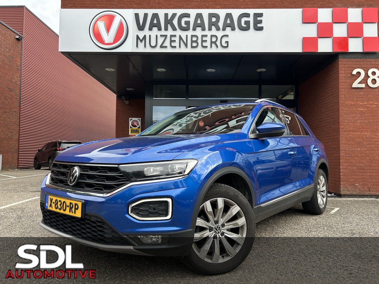 Volkswagen T-Roc - 1.5 TSI Sport Business // FULL LED // APPLE CARPLAY / ANDROID AUTO // ADAPTIV CRUISE // KE - AutoWereld.nl