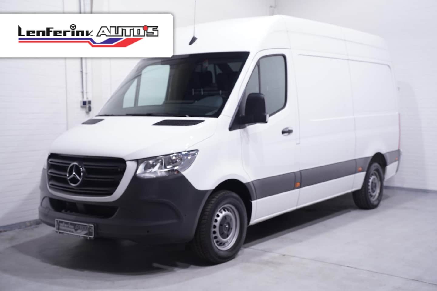 Mercedes-Benz Sprinter - 317 CDI 170 pk L2H2 Aut. Navi, Camera Apple Carplay, 270 Graden Deuren, PDC V+A, 3-Zits - AutoWereld.nl