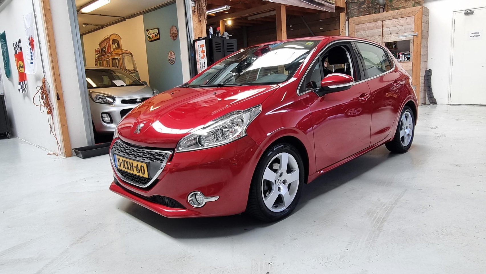Peugeot 208 - 1.6 VTi Allure Navi, clima, Bluetooth, LMV, sportstoelen, - AutoWereld.nl