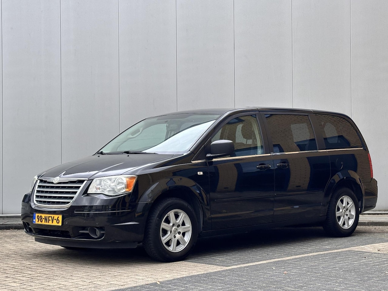 Chrysler Grand Voyager - 3.8 V6 l Leder l Youngtimer l NL Auto l - AutoWereld.nl