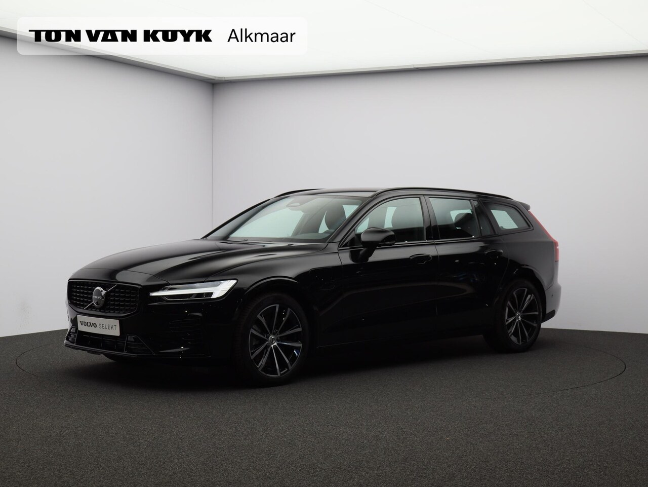Volvo V60 - 2.0 T6 Plug-in hybrid AWD Plus Dark / Trekhaak / 360 Camera / Harman Kardon / Elektrische - AutoWereld.nl