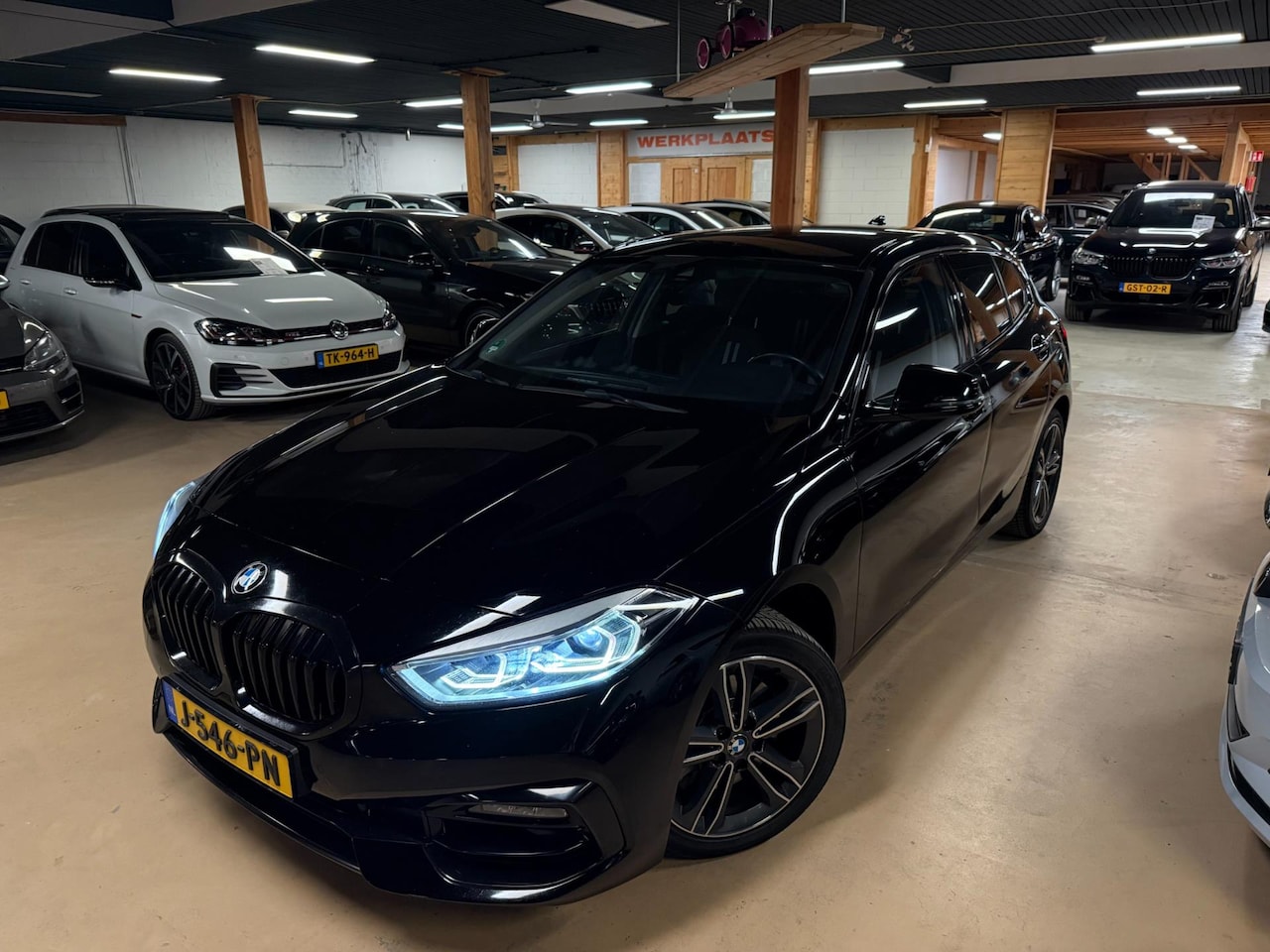 BMW 1-serie - 118i Executive Edition Nwe Apk Virtual Airco Navi Carplay Cruise Control - AutoWereld.nl