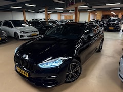 BMW 1-serie - 118i Executive Edition Nwe Apk Virtual Airco Navi Carplay Cruise Control