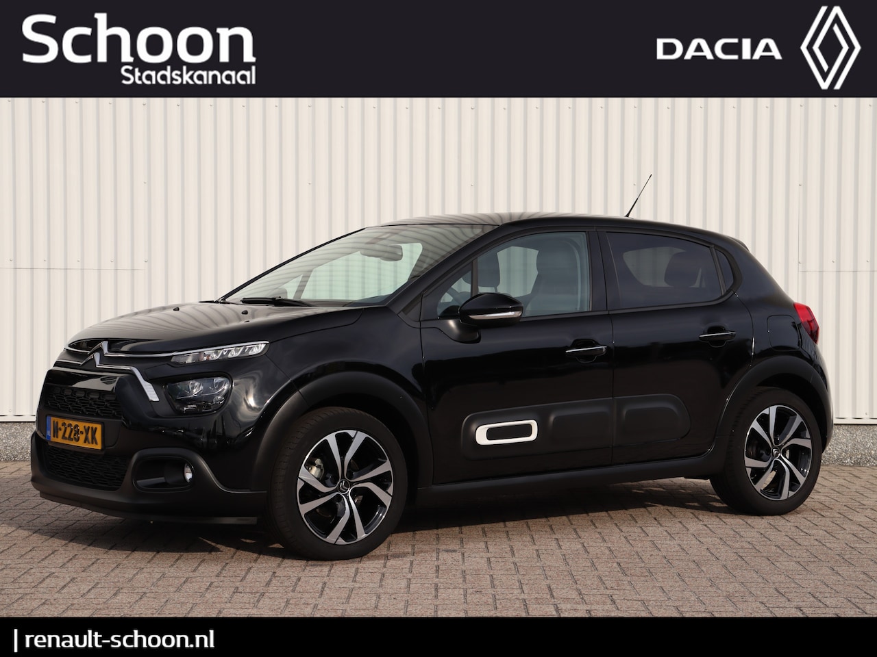 Citroën C3 - 1.2 PureTech Shine Automaat | Navigatie | Camera | Trekhaak | Stoelverwarming - AutoWereld.nl
