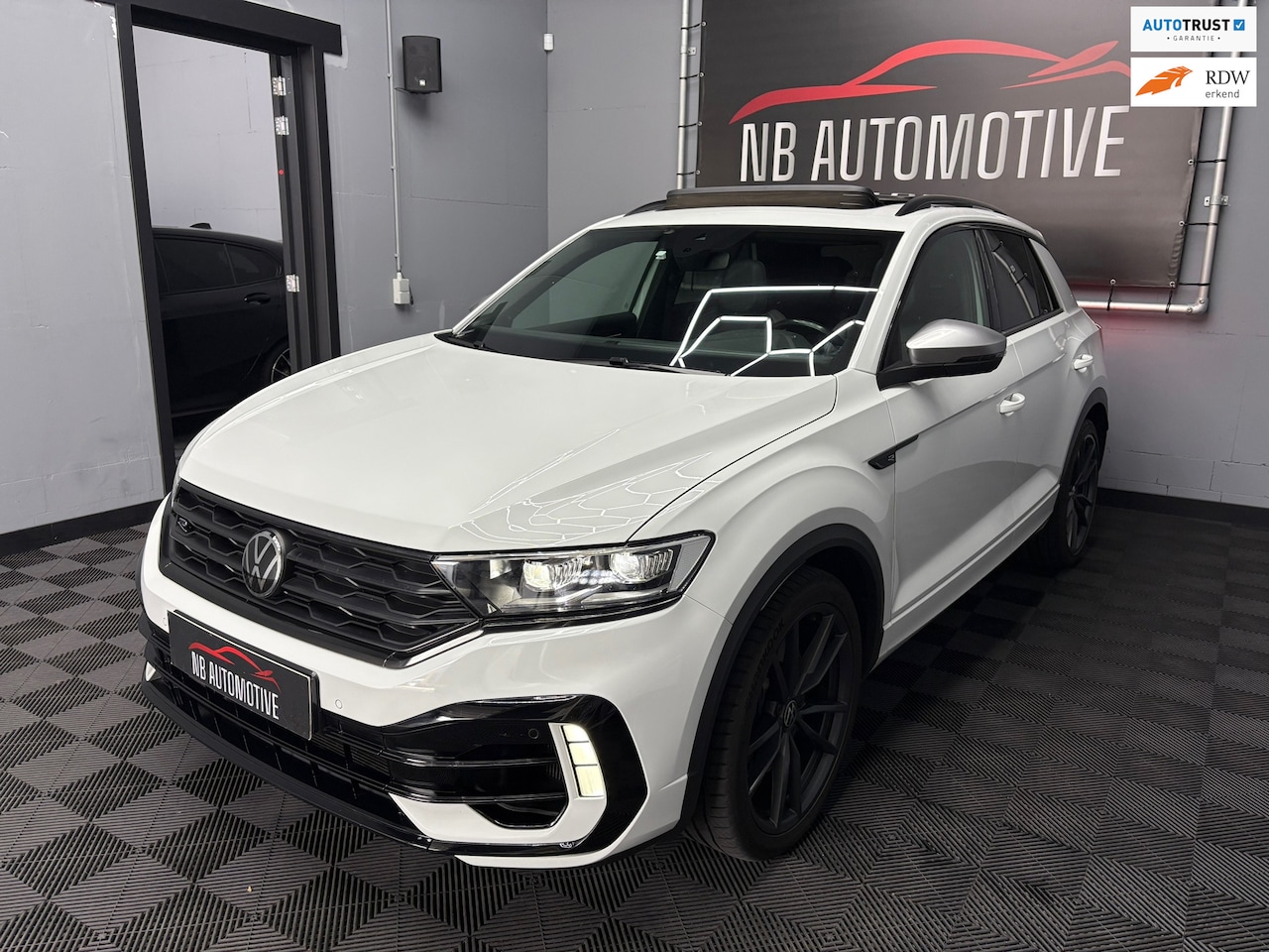 Volkswagen T-Roc - 2.0 TSI 4Motion R Akra Leder Pano - AutoWereld.nl