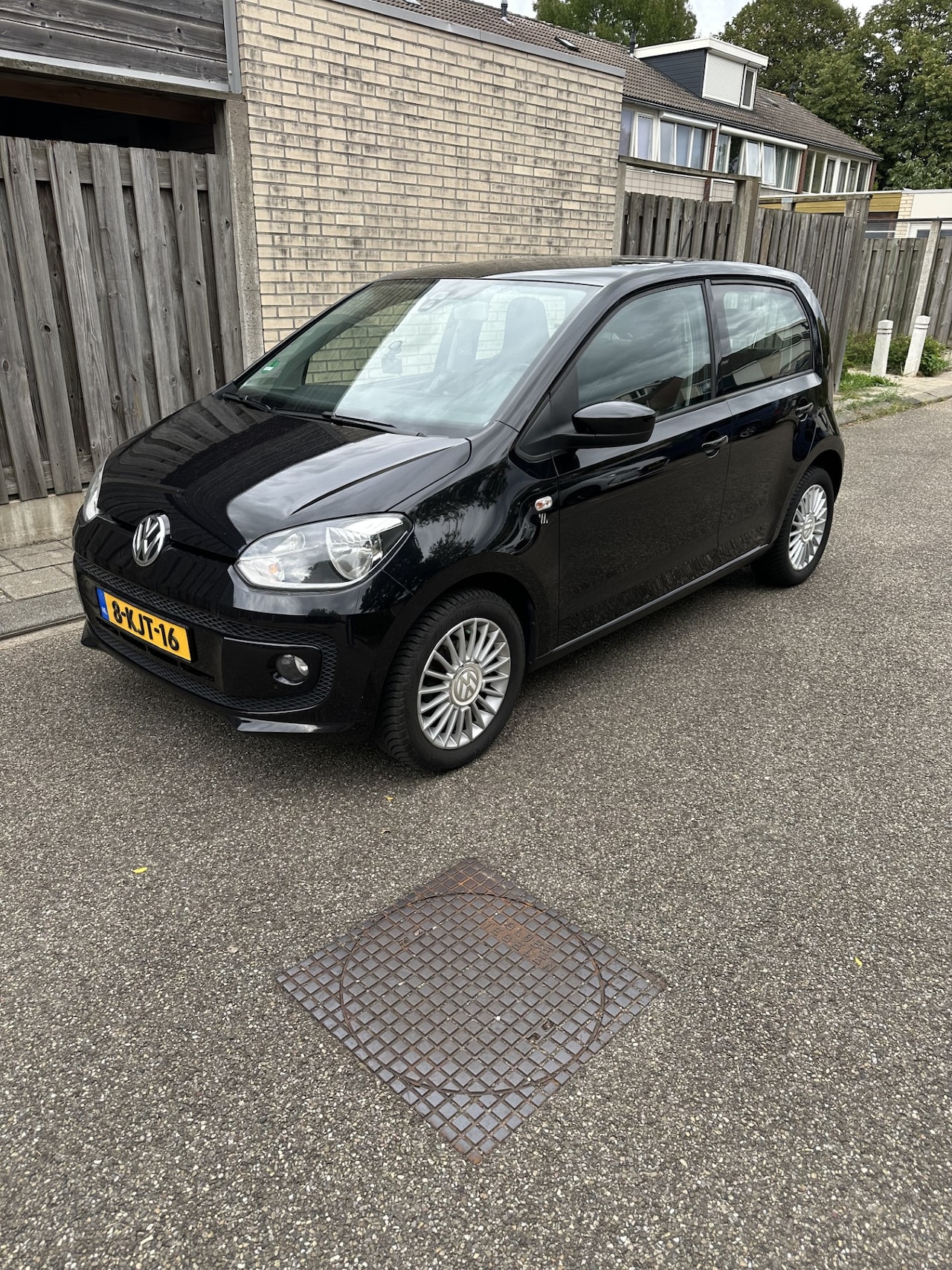 Volkswagen Up! - 1.0 high up! BlueMotion Volkswagen Up! EcoFuel 1.0 High Up! Airco/ Cruise Control/ Navi/ Parkeersensoren - AutoWereld.nl