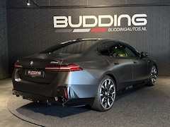 BMW i5 - M60 xDrive 84 kWh | Orig NL | Nw prijs €136500, - | Trekhaak | Pano | Driving Assist Pro
