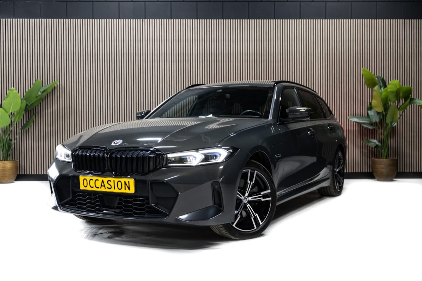 BMW 3-serie Touring - 3er - 330e xDrive M Sport | HuD | Pano | - AutoWereld.nl