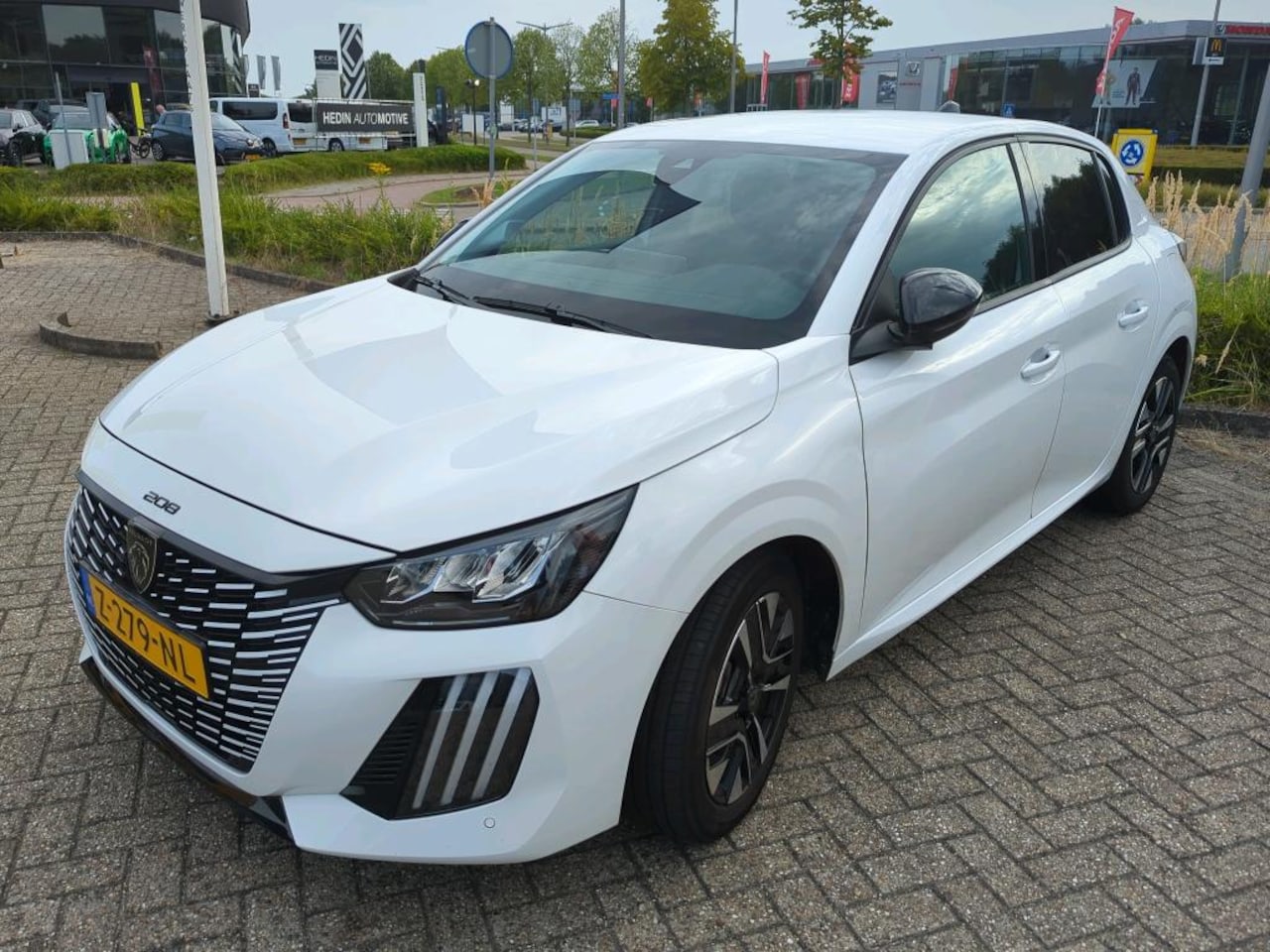 Peugeot 208 - 1.2 PureTech 100pk Allure | Navi | BT | Cruise & Climate Control | Parkeersensoren v+a | A - AutoWereld.nl