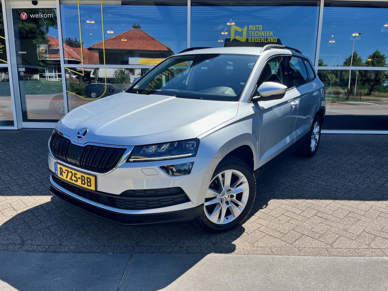 Skoda Karoq - 1.0 TSI BUSINESS EDITION PLUS CARPLAY|LED|CAMERA|CRUISE|DAB|KESSY - AutoWereld.nl