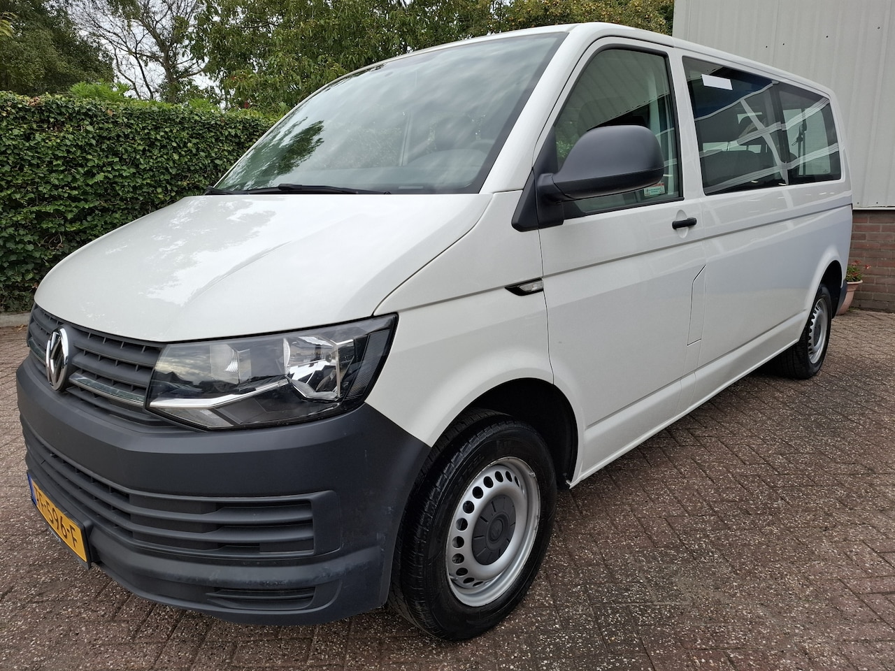Volkswagen Transporter Kombi - 2.0 TSI L2H1 29995.- INCL BTW 9-PERSOONS BENZINE 150PK - AutoWereld.nl